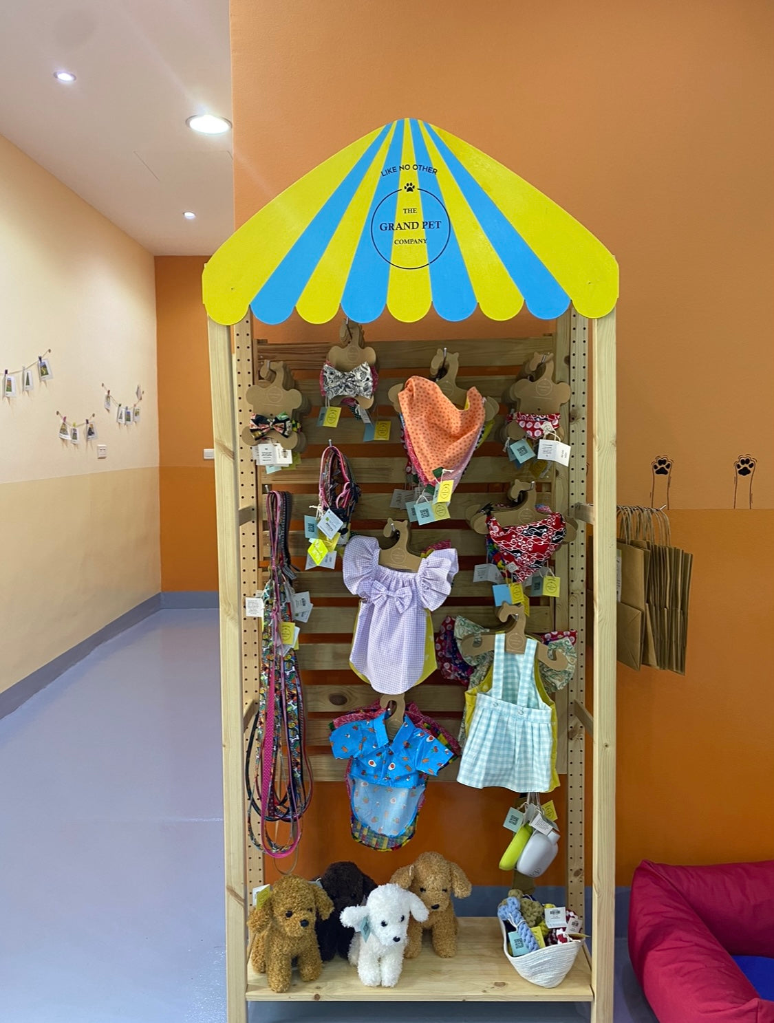 Happy Buddies Grand Pet Company outlet in Dubai – display of pet clothing and accessories at the pet supplies store